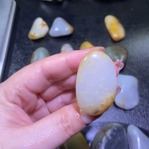 新***苑和田玉未镶嵌颈饰