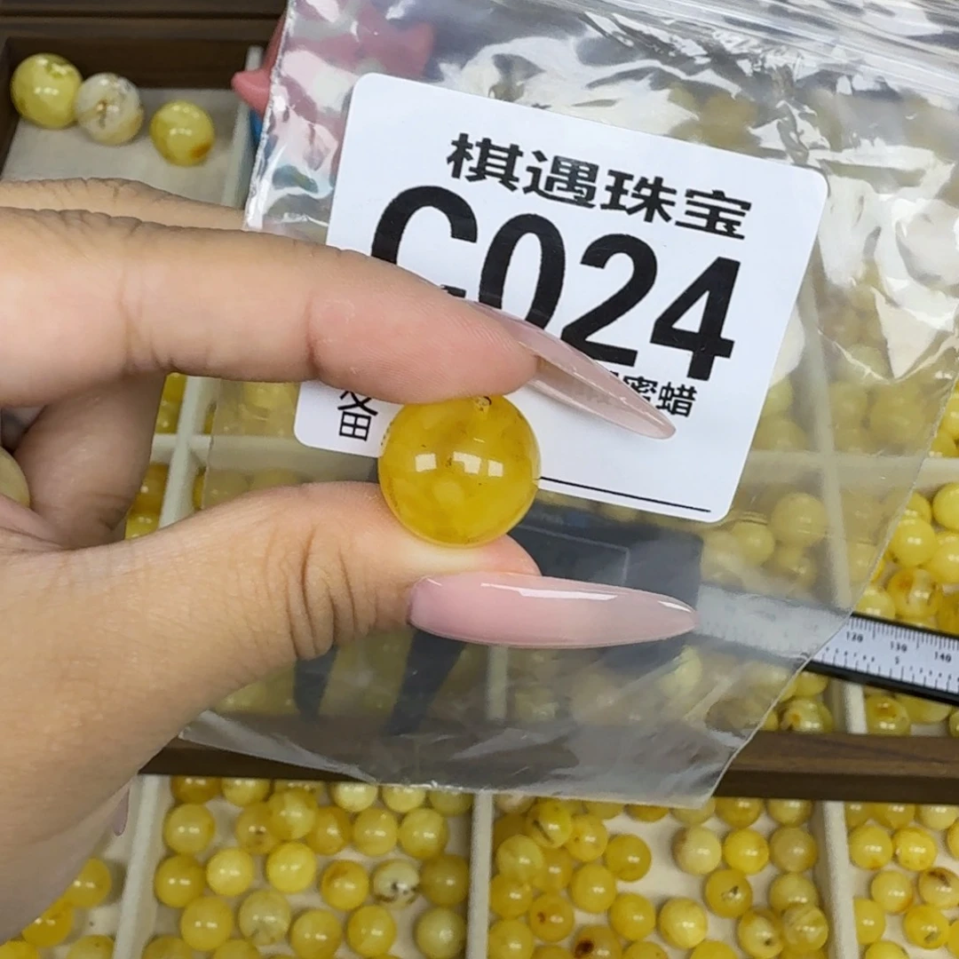 未镶嵌琥珀珠宝奇石
