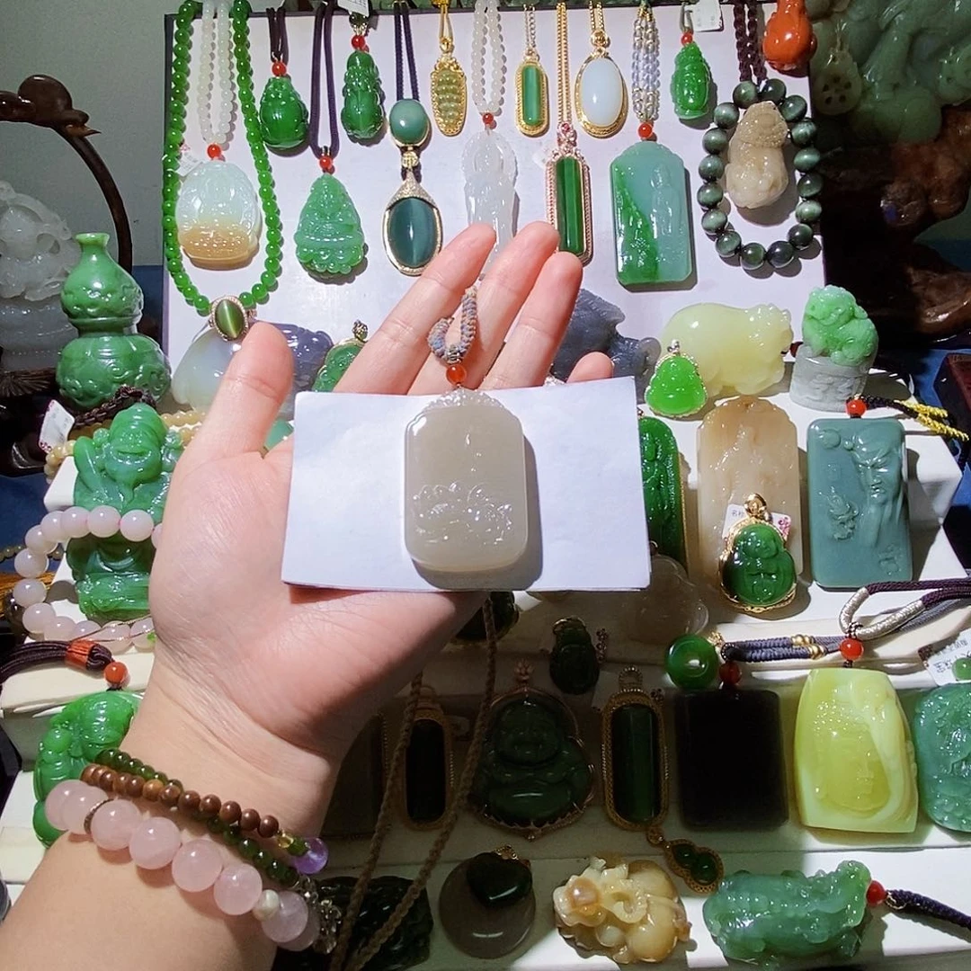 和田玉未镶嵌颈饰