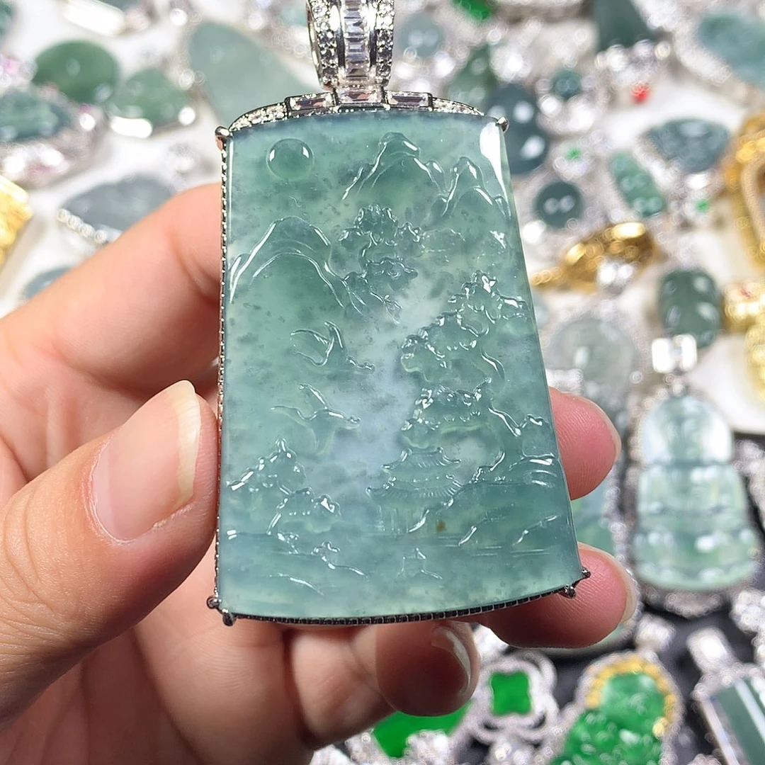 翡翠未镶嵌颈饰山水