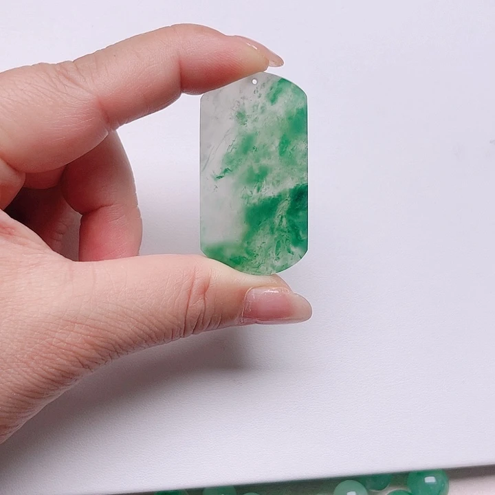 石英质玉未镶嵌颈饰