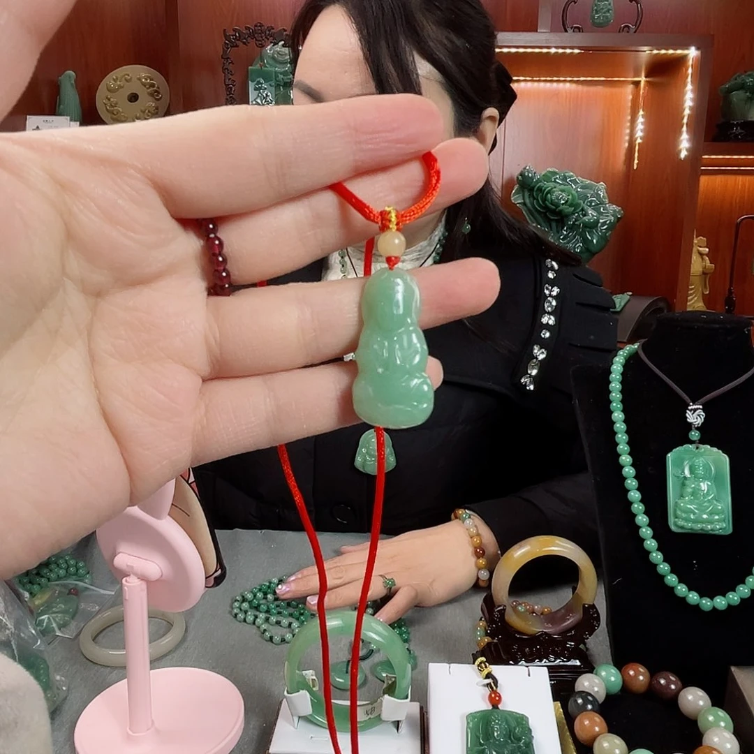 密玉（石英质玉）颈饰未镶嵌