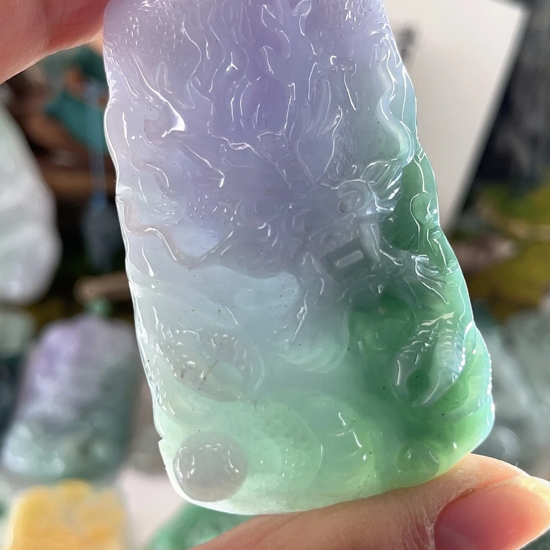 翡翠未镶嵌颈饰龙牌