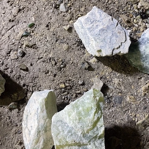 蛇纹石玉珠宝半成品未镶嵌