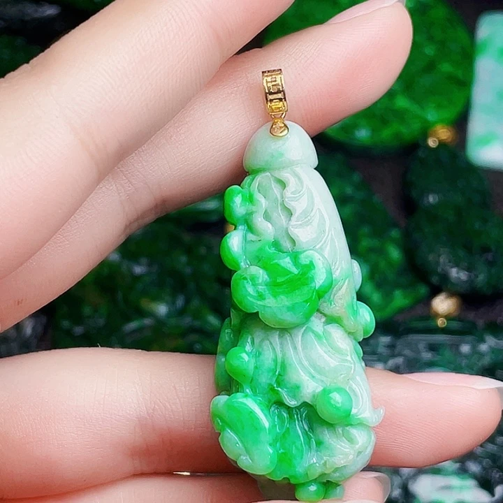 翡翠18K金镶嵌颈饰多样性