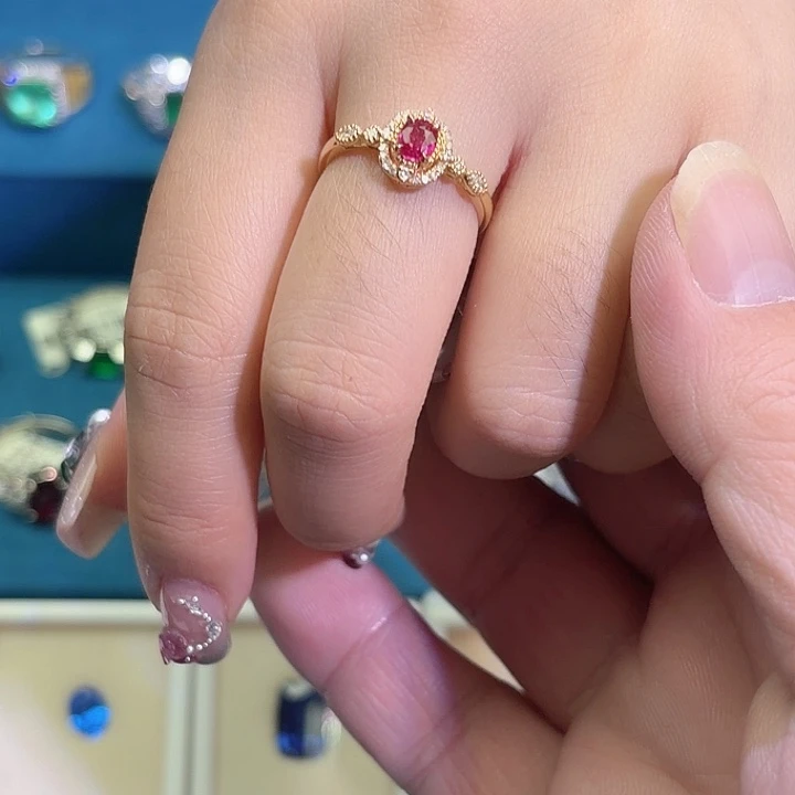 戒指红宝石18K金镶嵌无烧0.43克拉