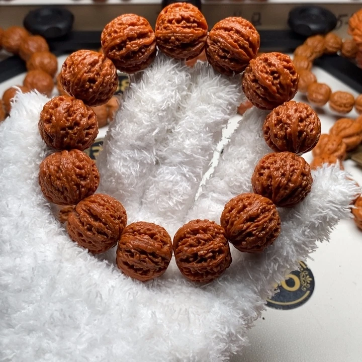 维***仔吊坠文玩核桃24落地红