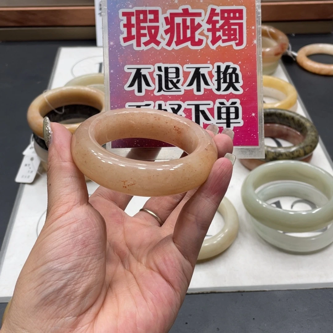 t***o石英质玉手镯未镶嵌