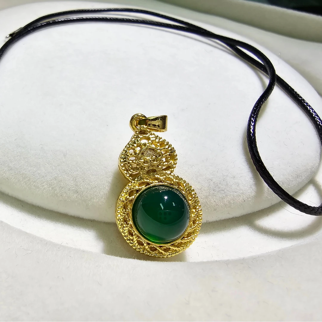 女款葫芦吊坠时尚精美天然高冰绿玉髓