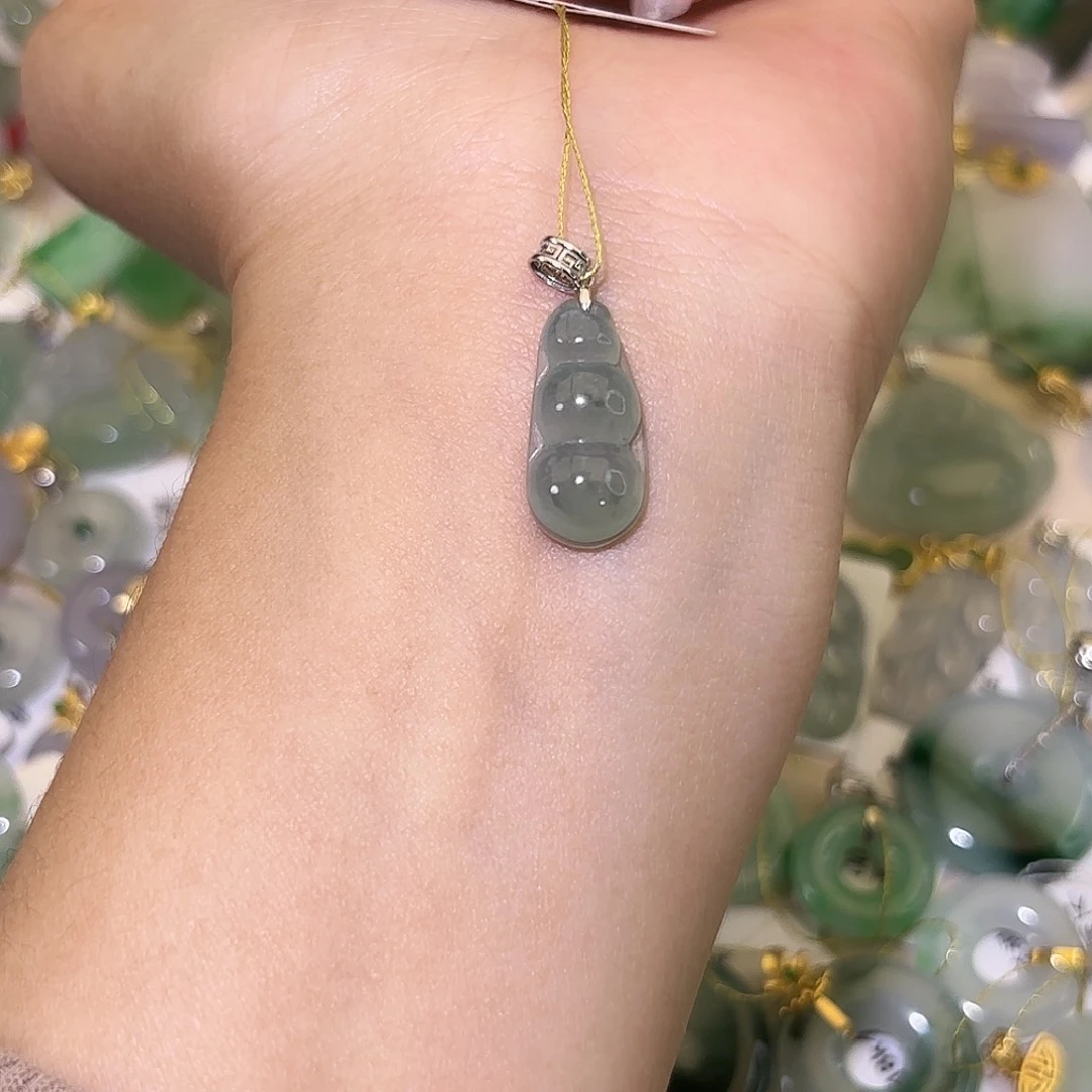 翡翠18K金镶嵌颈饰豆子