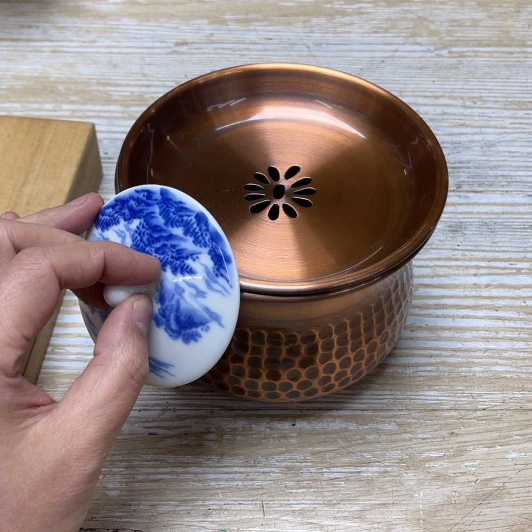 瓷片泰**强密密麻麻地排列着一个