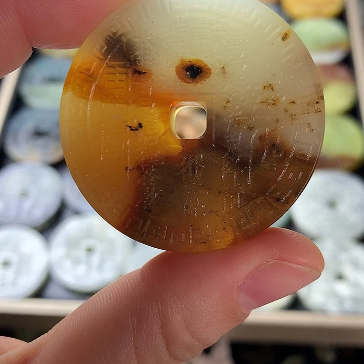 未镶嵌蛇纹石玉颈饰