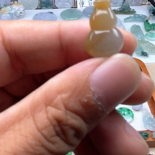 翡翠未镶嵌颈饰翡翠冰黄葫芦