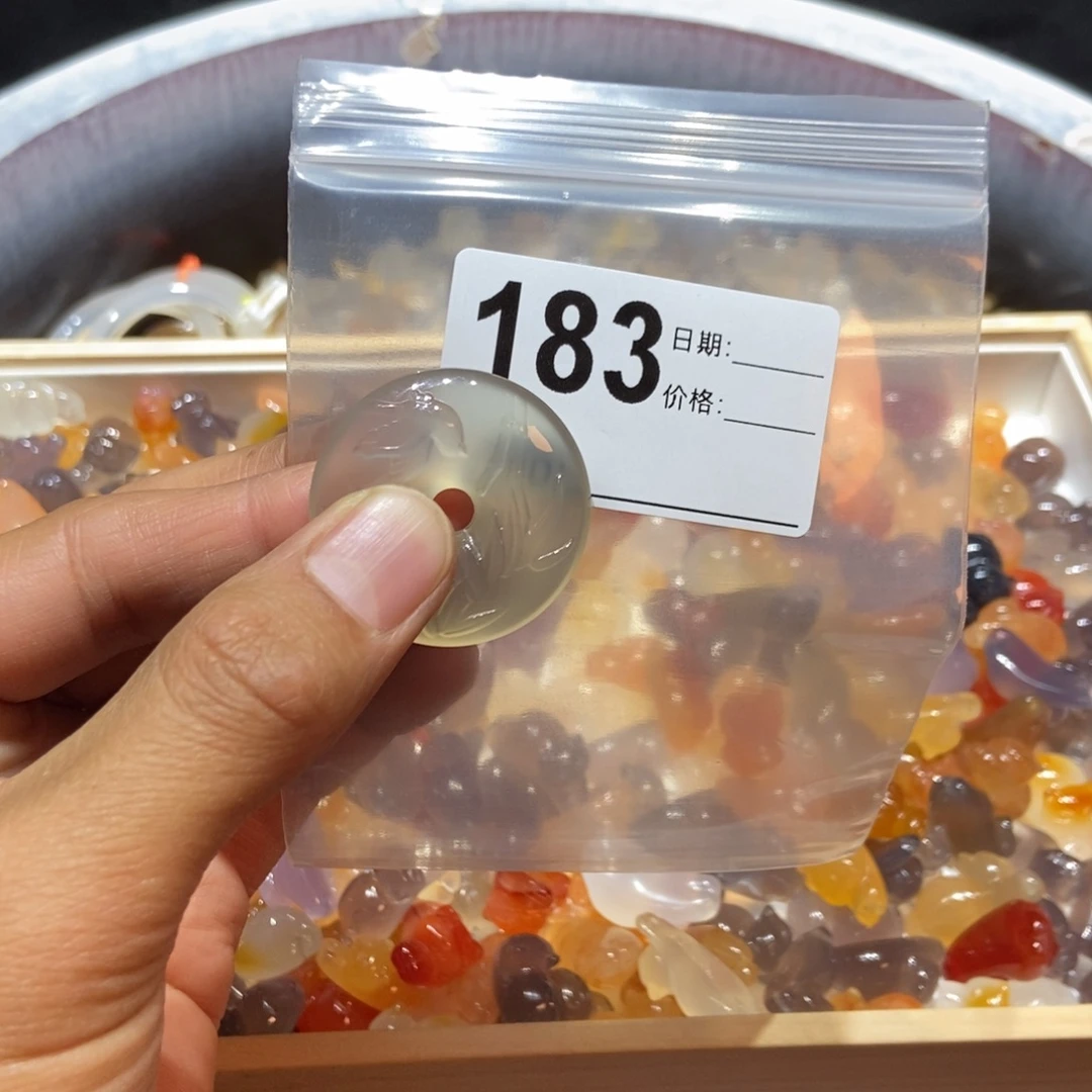 T***）玛瑙/玉髓未镶嵌手镯