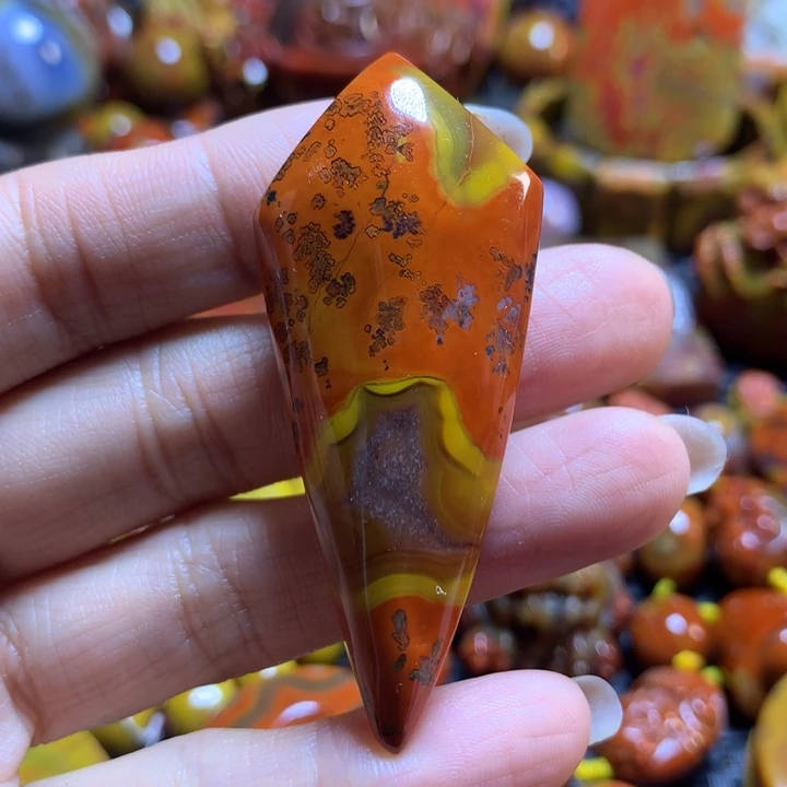 玛瑙/玉髓战国红吊坠未镶嵌