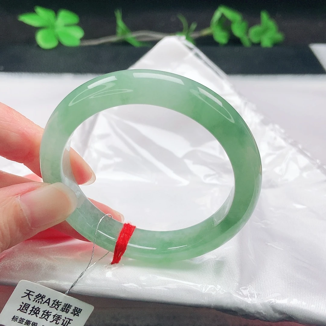翡翠手镯未镶嵌50圈