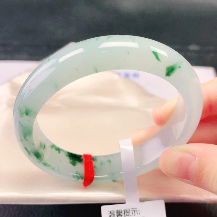 翡翠未镶嵌手镯54贵妃