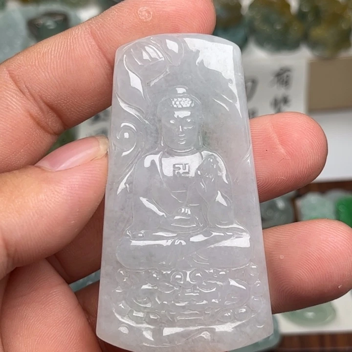 翡翠未镶嵌颈饰大日如来