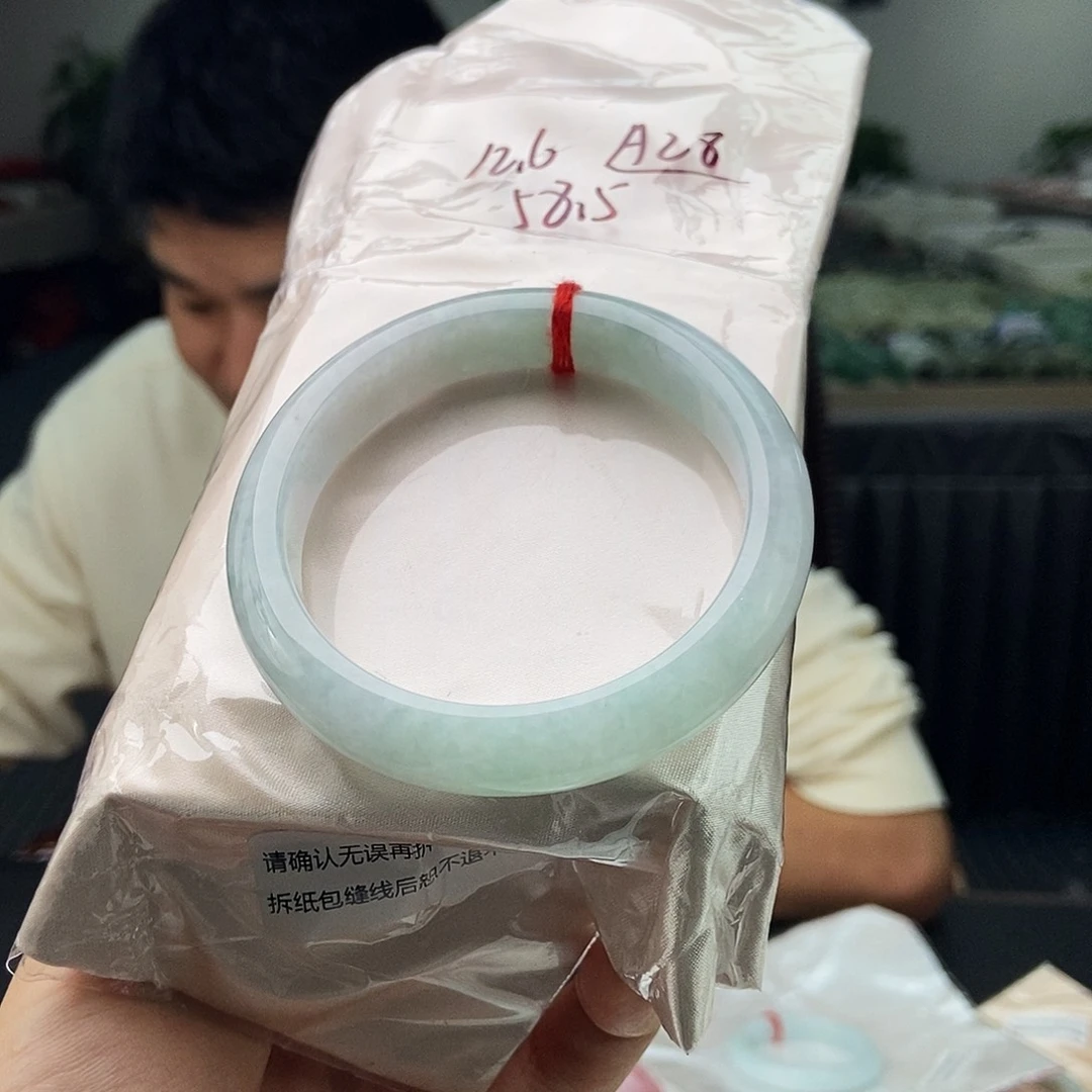 翡翠未镶嵌手镯拍一发一