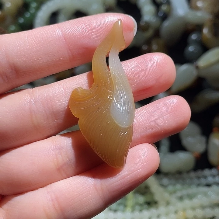 颈饰未镶嵌和田玉（糖玉）