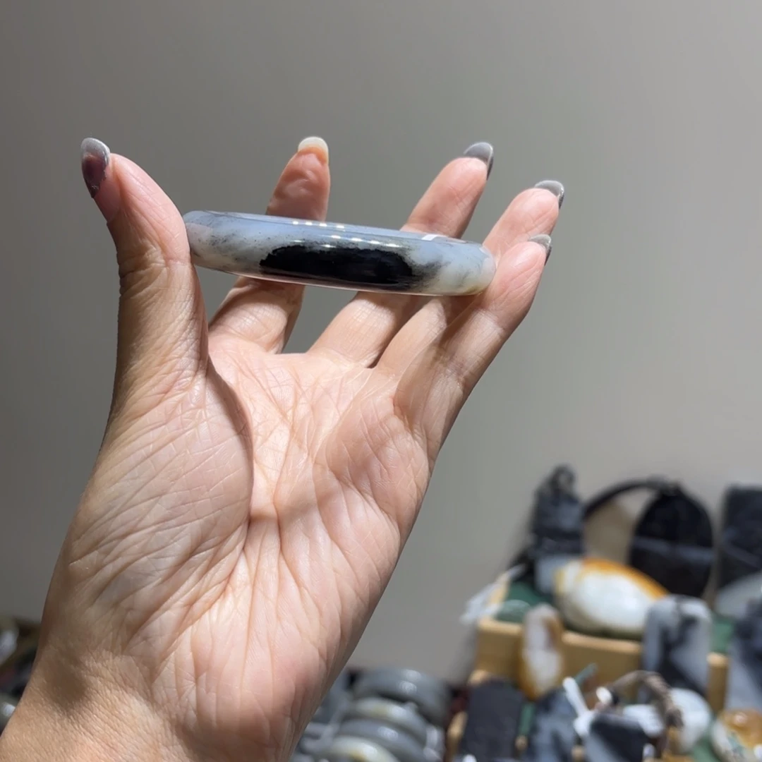 A***l和田玉未镶嵌手镯