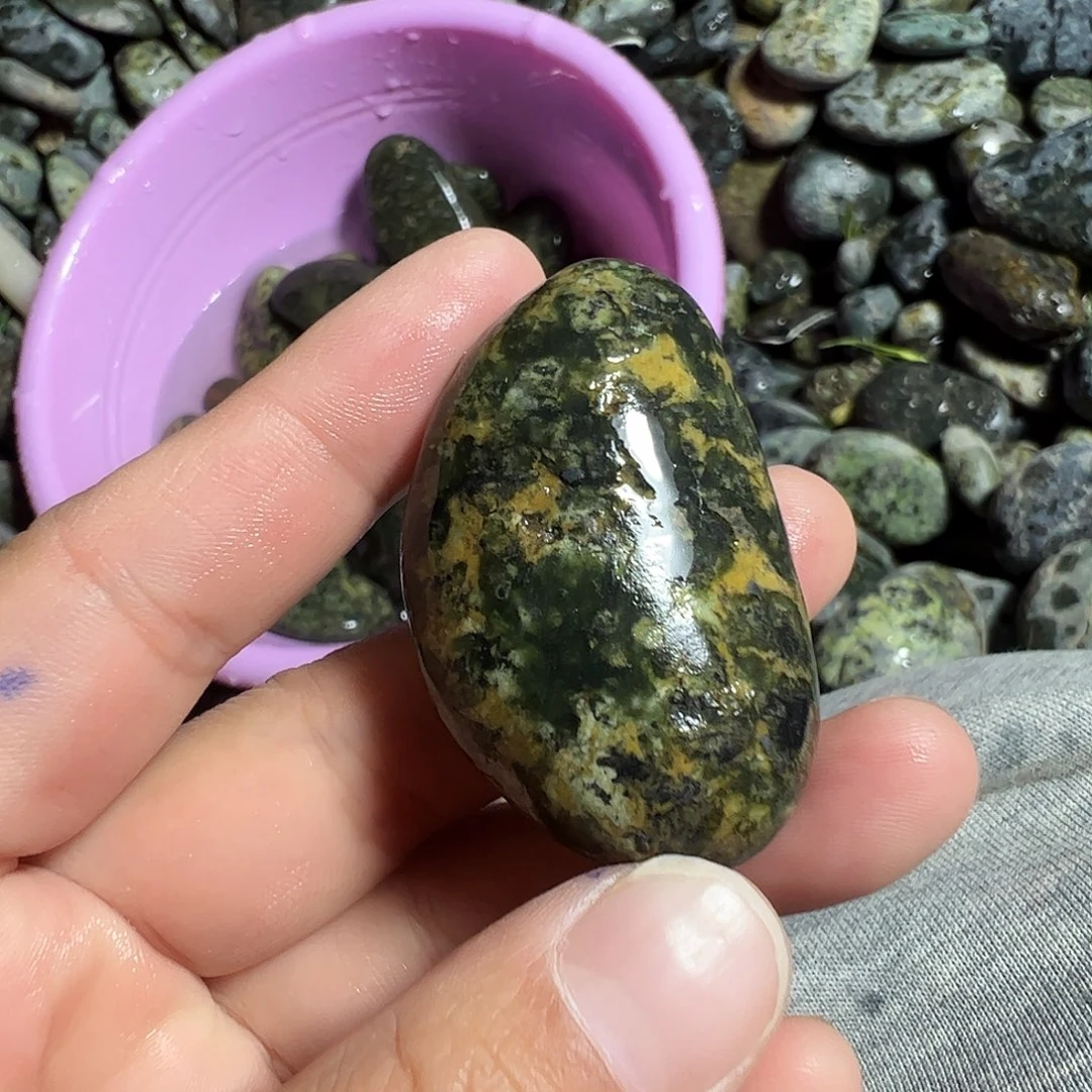 蛇纹石玉未镶嵌珠宝奇石铭****卖