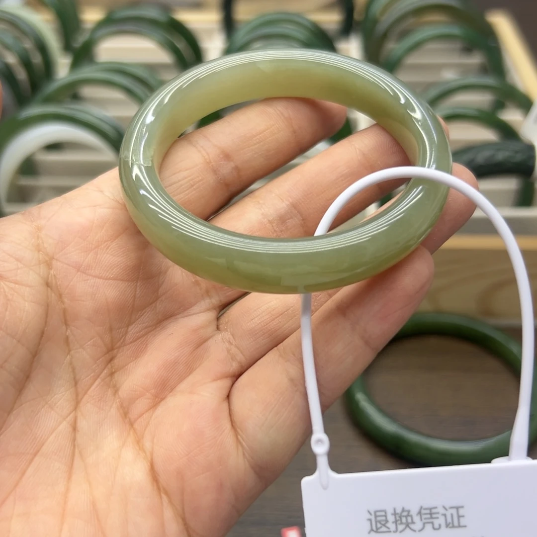 和田玉未镶嵌手镯53.4圈围393瑕