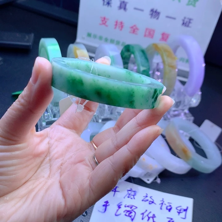 未镶嵌翡翠手镯定制翡翠