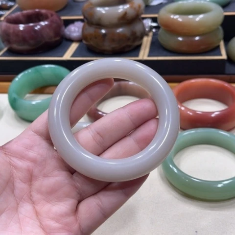 未镶嵌手镯石英质玉