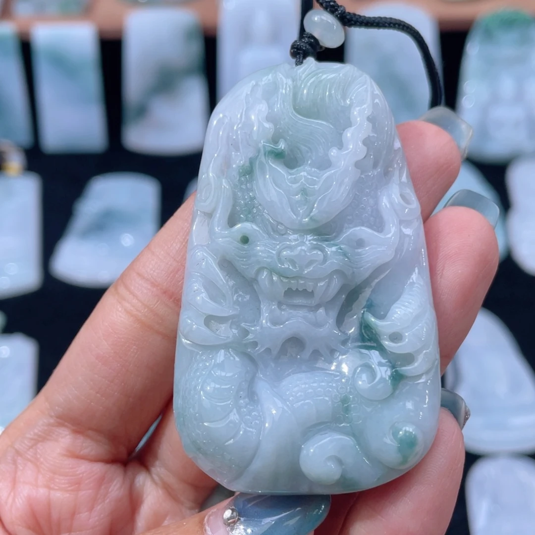 颈饰未镶嵌翡翠龙牌