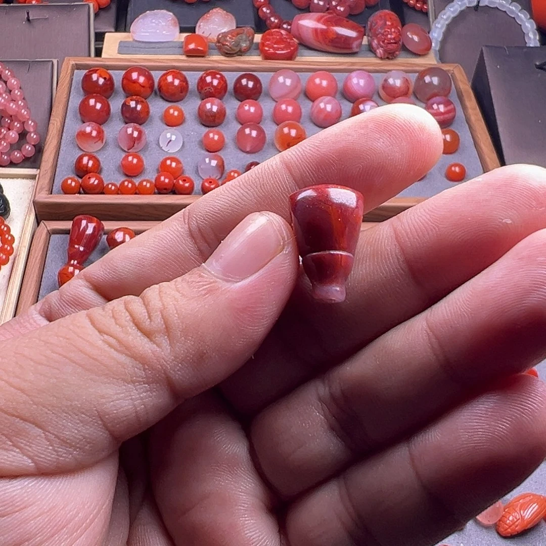 南红玛瑙未镶嵌珠宝奇石