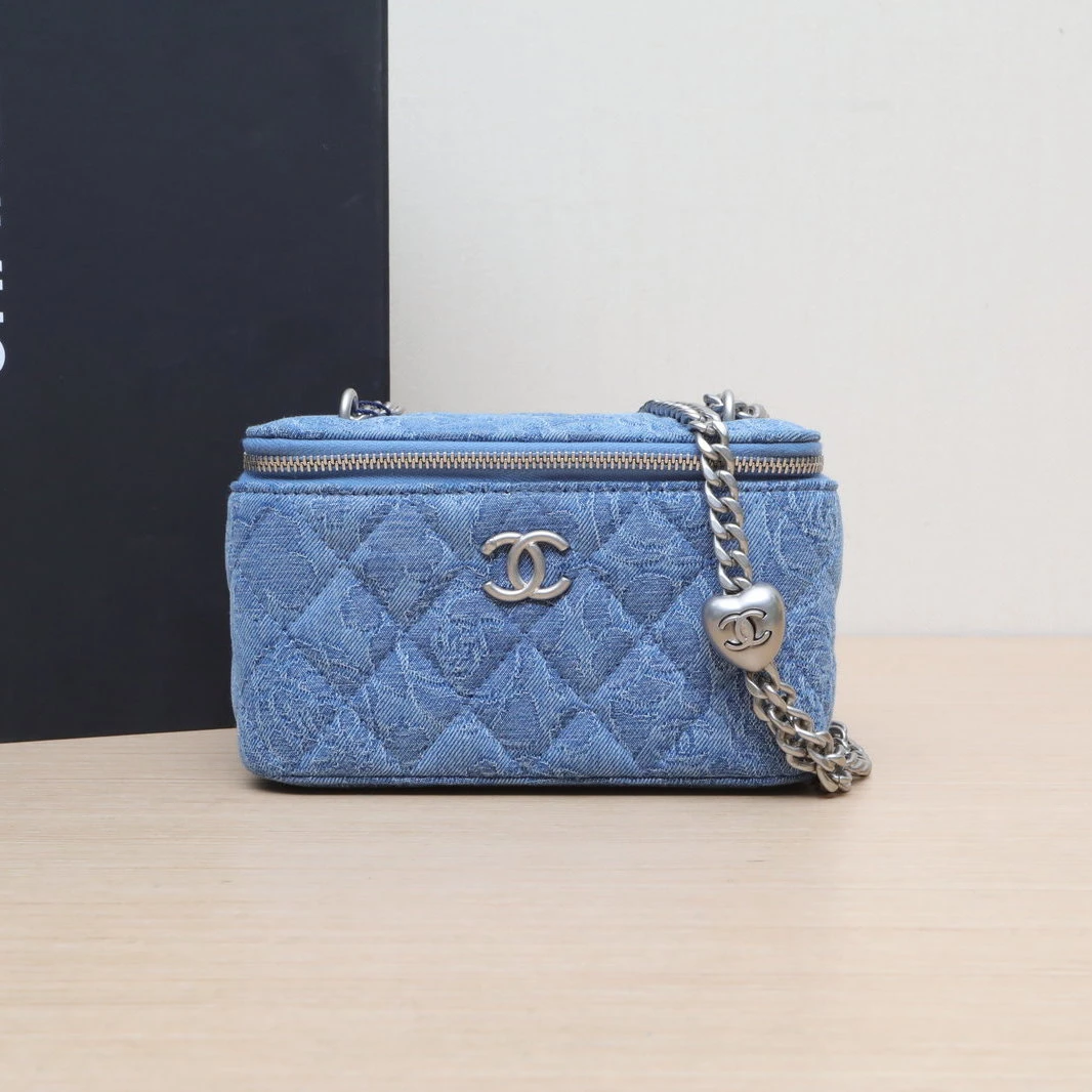 99新 Chanel/香奈儿 【双双】23P 长盒子化妆包 山茶花 爱心金球