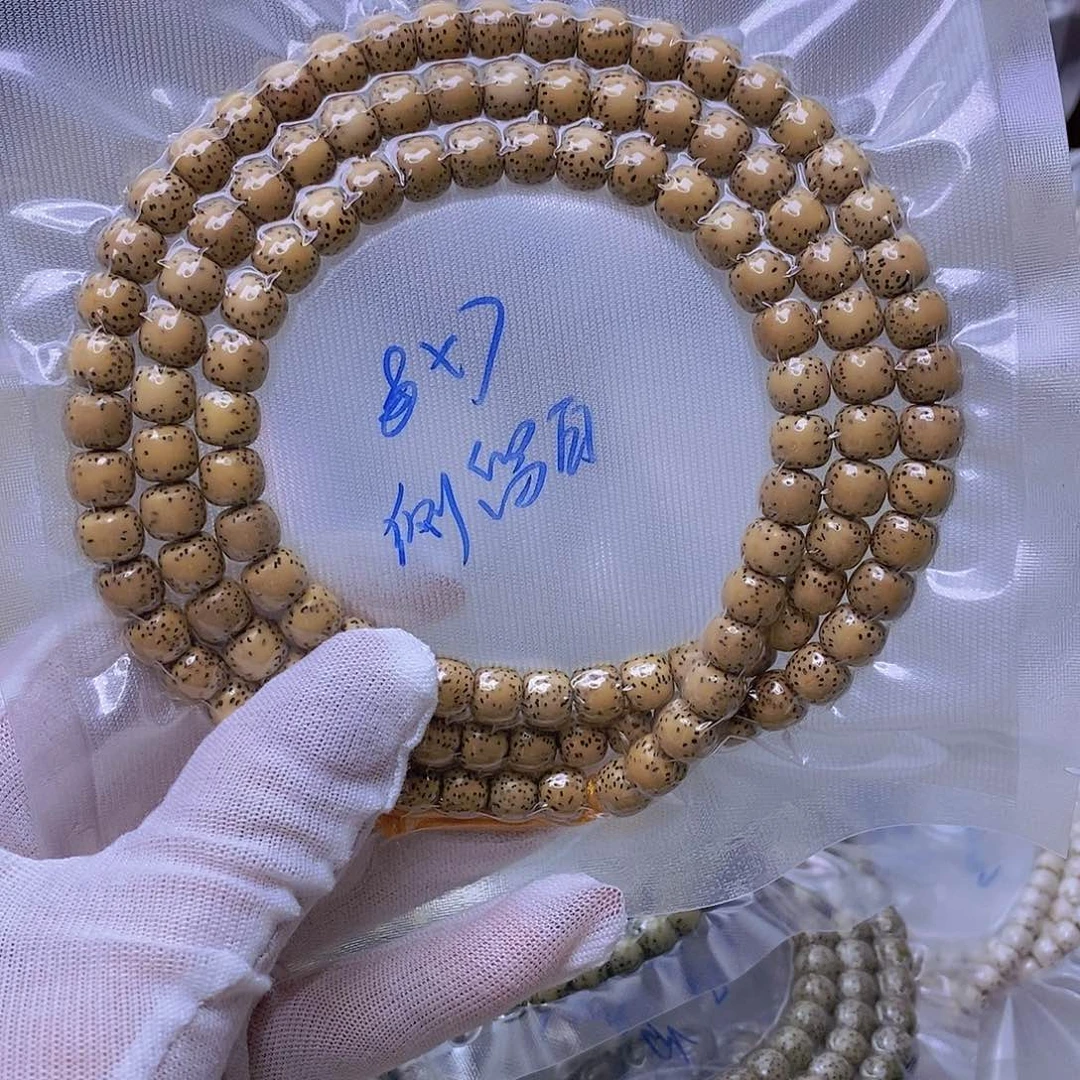 手串星月菩提鸡油黄