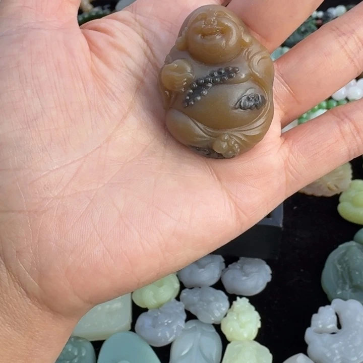 R***t和田玉未镶嵌颈饰