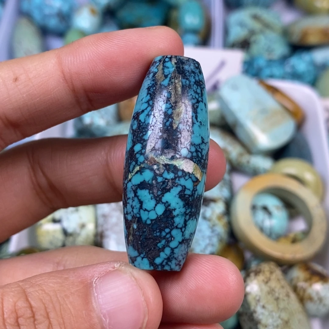 绿松石未镶嵌颈饰