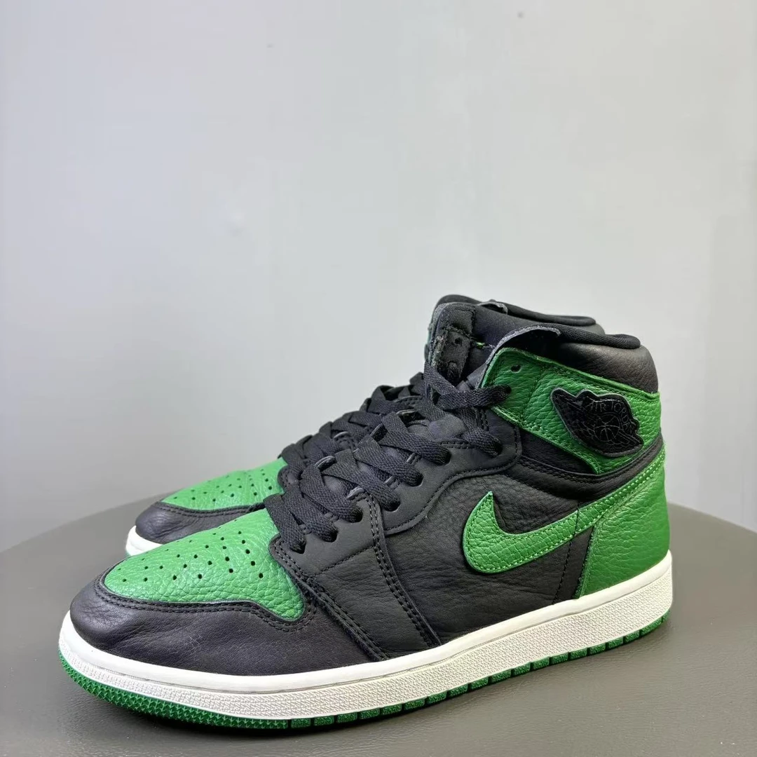 95新 maje 43码 AJ1黑绿脚趾板鞋 非原盒