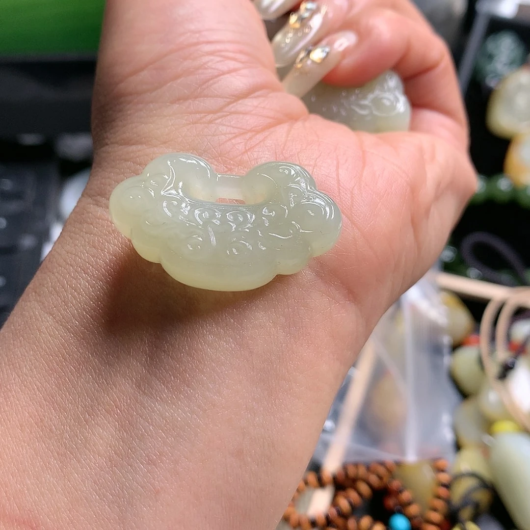 和田玉吊坠未镶嵌末***?