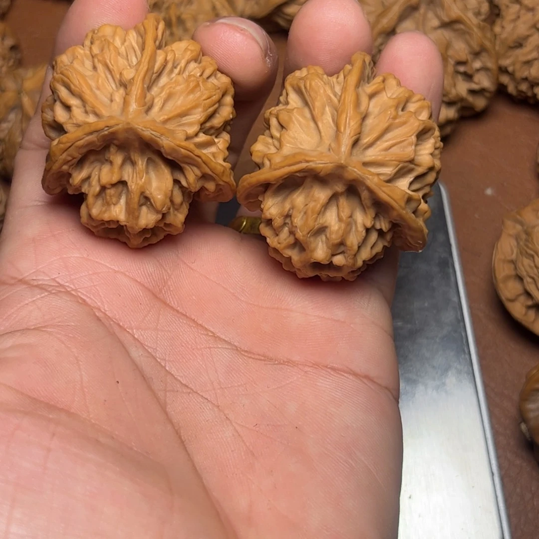 文玩核桃吊坠帝王三棱全品文玩核桃