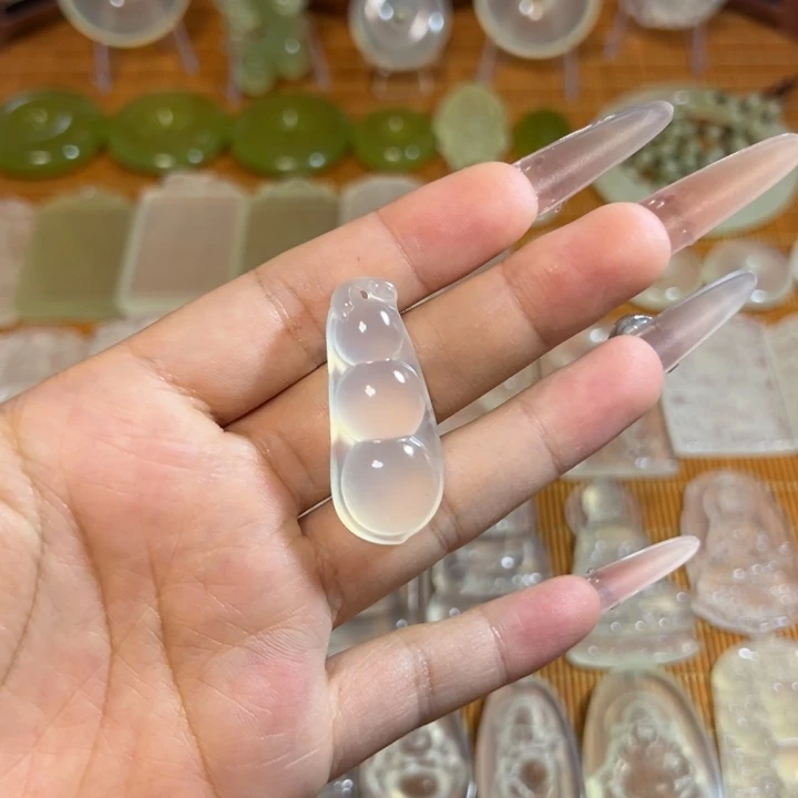 未镶嵌蛇纹石玉岫玉白冰挂件福豆