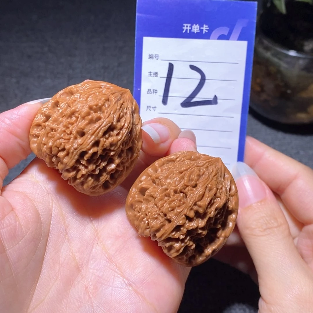 文玩核桃把件南疆石40左右有修