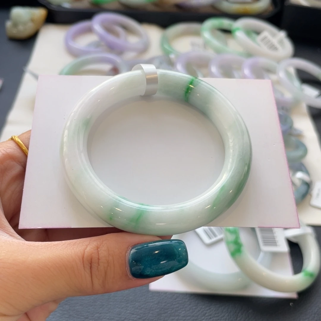 翡翠未镶嵌手镯53圆条纹裂