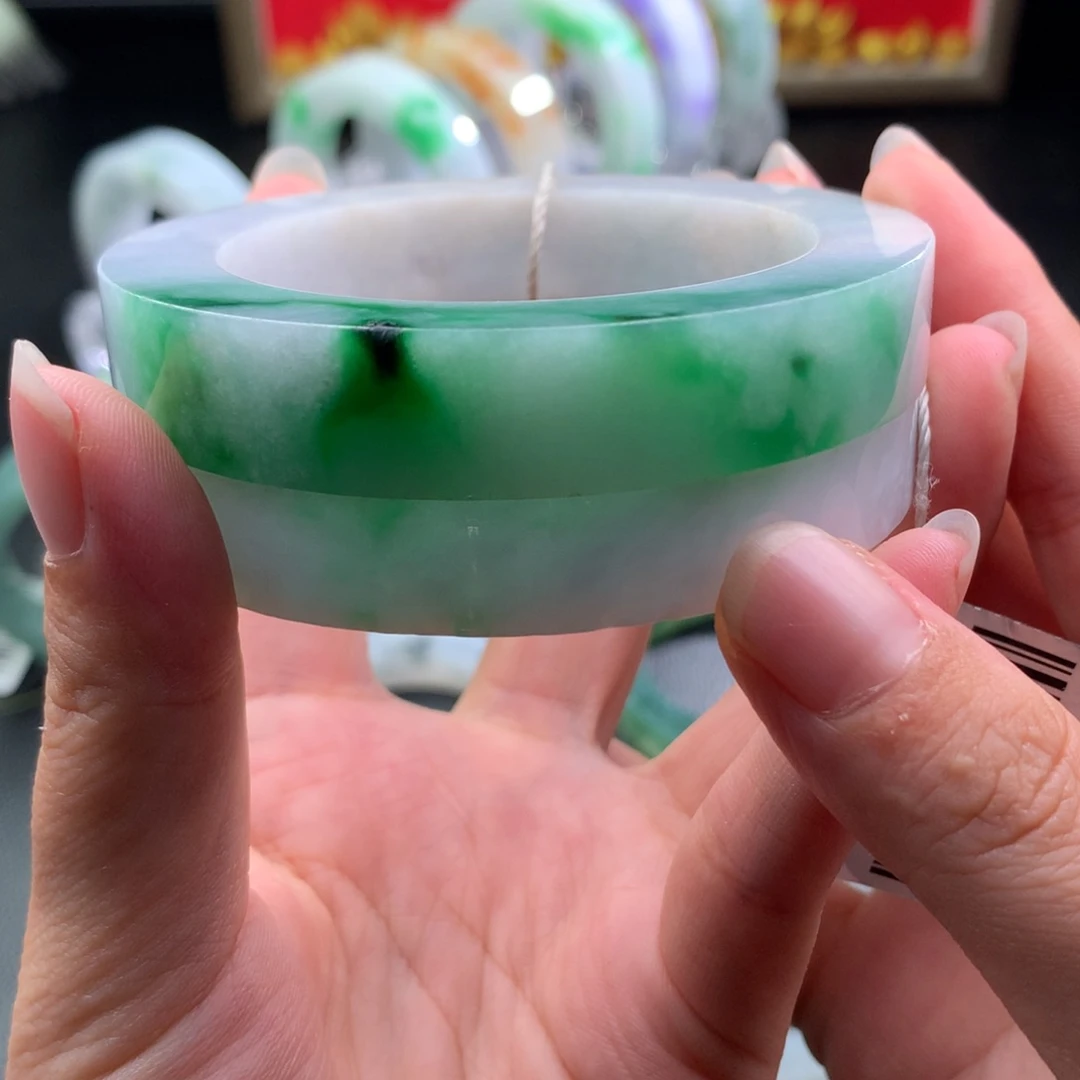 定制翡翠未镶嵌翡翠手镯