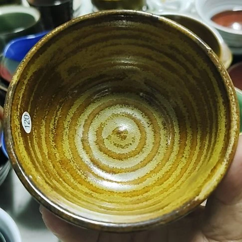 瓷片瓷片，各种摆件，均有瑕疵。沙锅！