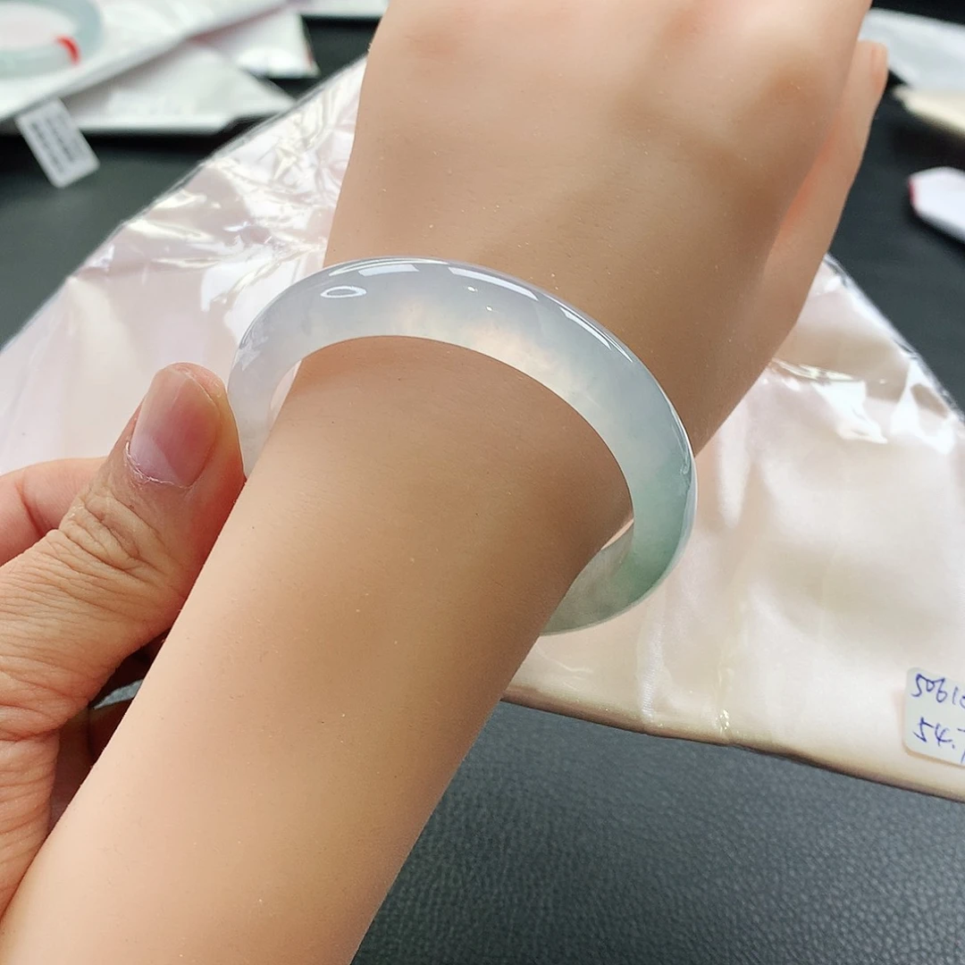 未镶嵌手镯翡翠天然翡翠手镯