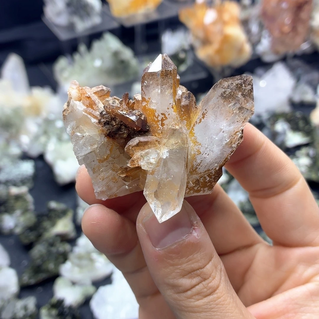 石材一个铁锈风白水