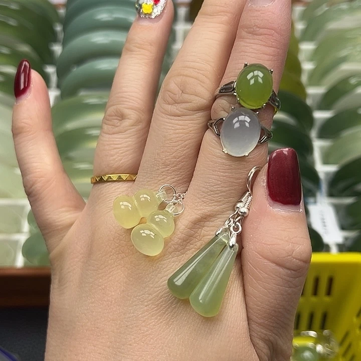 蛇纹石玉手镯未镶嵌M***轩