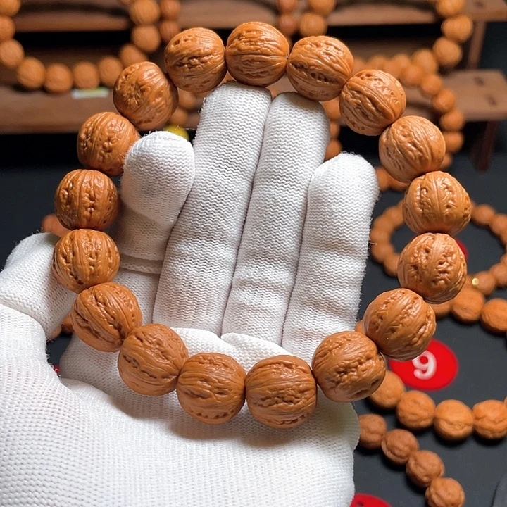 文玩核桃手串羊****?小核桃手串