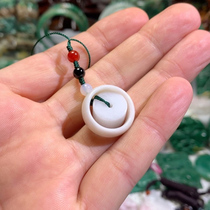 【闪购商品】独山玉颈饰未镶嵌?