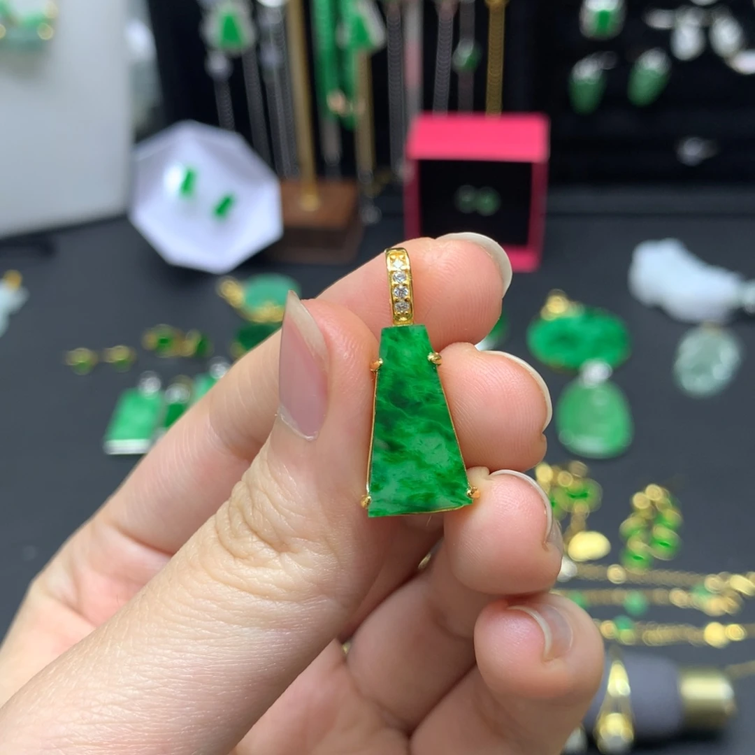 翡翠未镶嵌吊坠(不含链)有纹裂