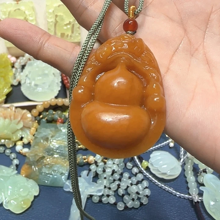 未镶嵌蛇纹石玉吊坠
